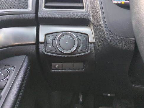 Used 2018 Ford Explorer XLT w/ Equipment Group 202A FWD image 18