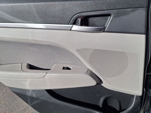 Used 2019 Hyundai Elantra SEL image 12