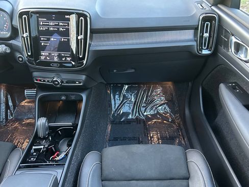 Used 2021 Volvo XC40 T5 R-Design w/ Advanced Package AWD/4WD image 25