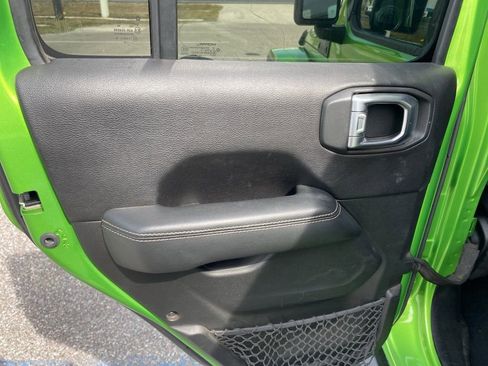 Used 2019 Jeep Wrangler Unlimited Sahara image 12