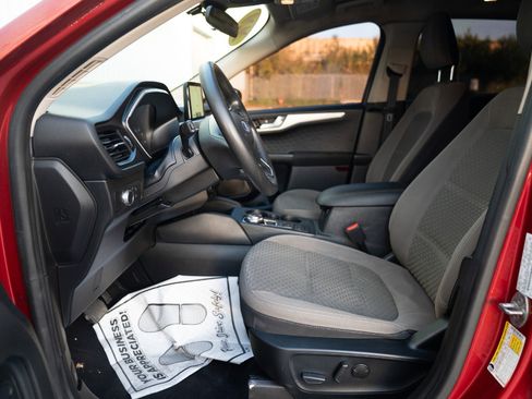 Used 2020 Ford Escape SE image 22