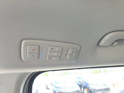 Used 2024 Kia Carnival LX FWD image 12
