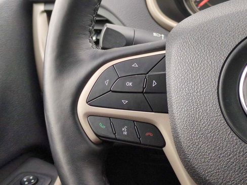 Used 2018 Jeep Cherokee Latitude w/ Cold Weather Group image 23