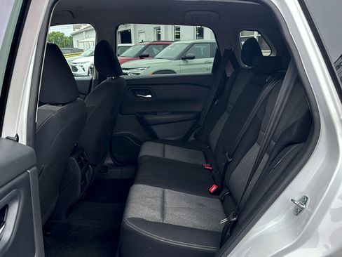 Used 2024 Nissan Rogue SV FWD image 16