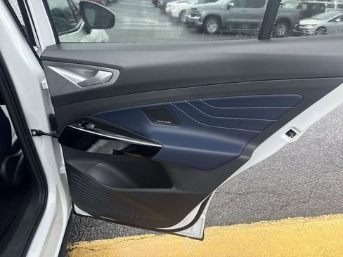 New 2025 Volkswagen ID.4 Pro S Plus image 26