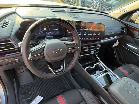 New 2027 Chevrolet Traverse RS w/ LPO, Floor Liner Package FWD image 13