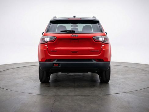 Used 2025 Jeep Compass Trailhawk image 6