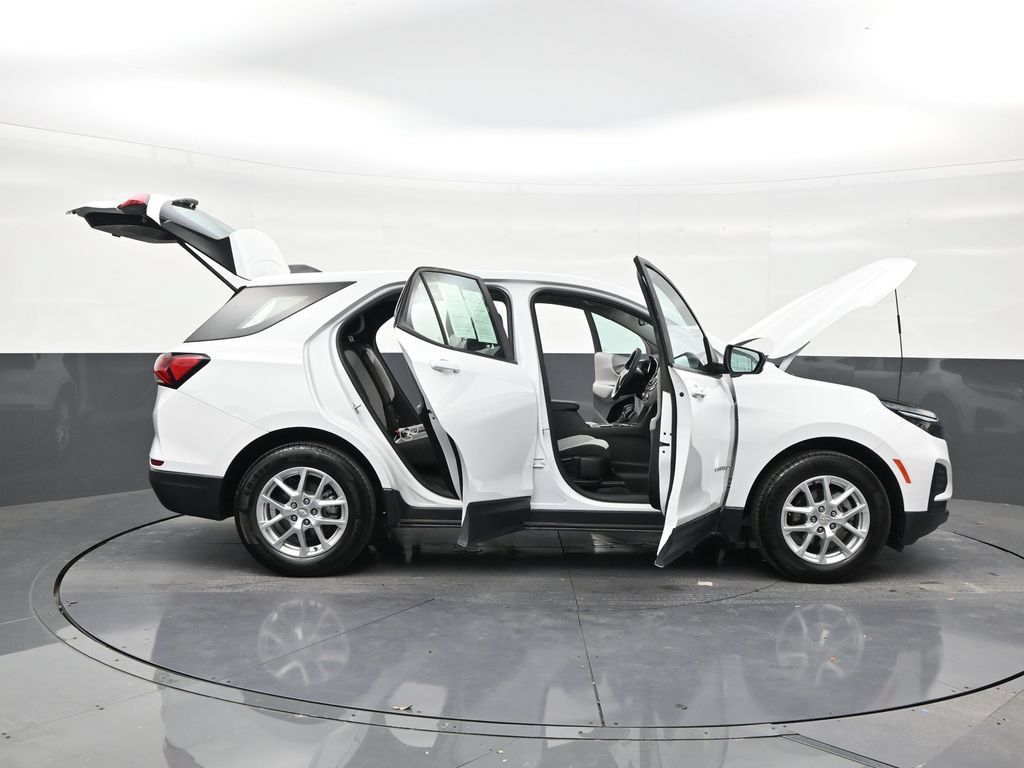 Used 2022 Chevrolet Equinox LS FWD image 29