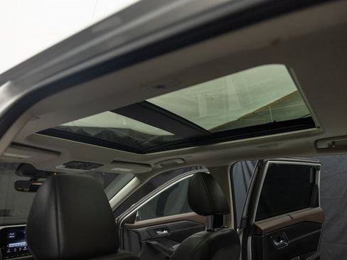 Used 2023 Nissan Rogue SL w/ SL Premium Package image 19