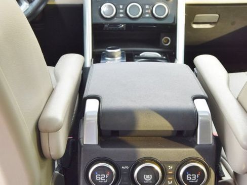 Used 2019 Land Rover Discovery HSE AWD/4WD image 30