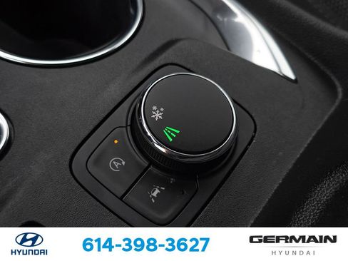Used 2023 Chevrolet Traverse LT FWD image 32