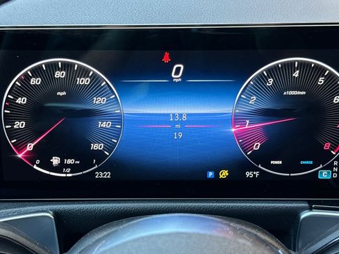 New 2025 Mercedes-Benz GLB 250 image 23