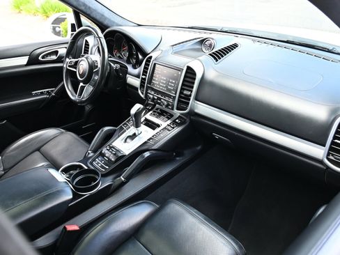 Used 2016 Porsche Cayenne GTS AWD/4WD image 18