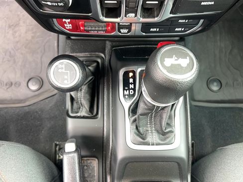 Used 2024 Jeep Wrangler Unlimited Rubicon w/ Convenience Group AWD/4WD image 21