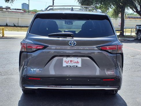 Used 2025 Toyota Sienna Limited AWD/4WD image 7