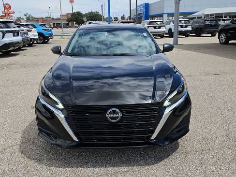 Used 2025 Nissan Altima 2.5 SV FWD image 3