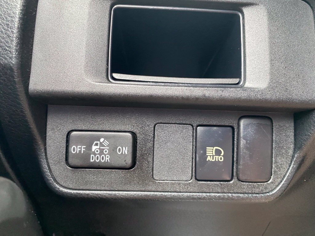 Used 2018 Toyota Tacoma SR5 AWD/4WD image 25