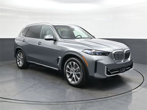 New 2026 BMW X5 xDrive50e image 2