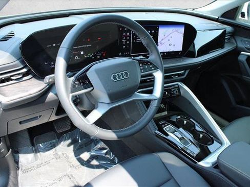 Used 2025 Audi Q5 Premium w/ Convenience Package AWD/4WD image 15