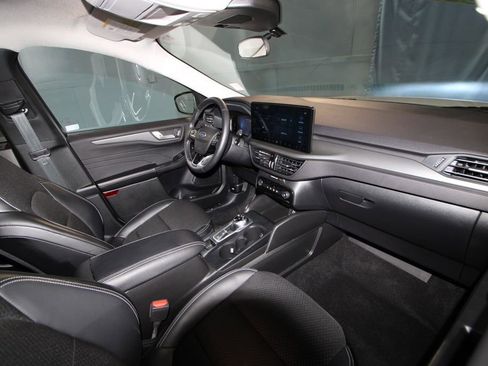 Used 2025 Ford Escape SE image 19