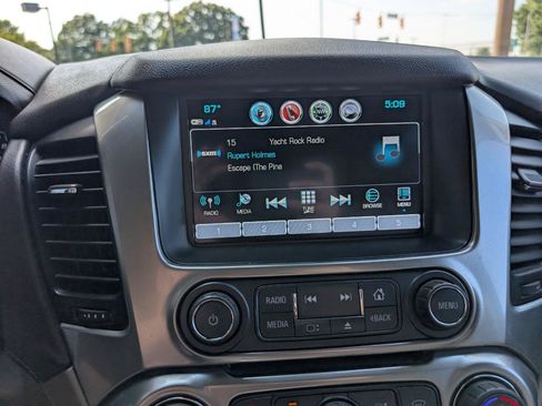 Used 2018 Chevrolet Suburban LS w/ Enhanced Driver Alert Package RWD image 16