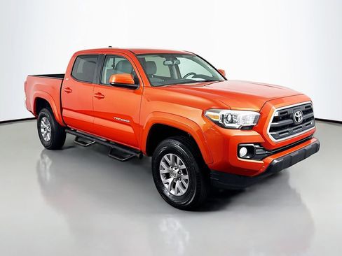 Used 2017 Toyota Tacoma SR5 image 3