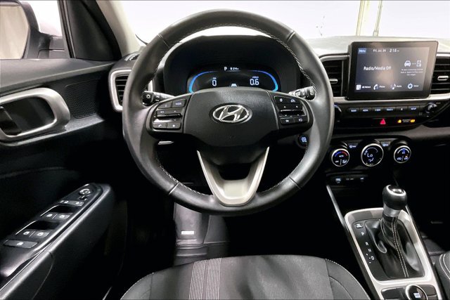 Used 2025 Hyundai Venue SEL FWD image 5