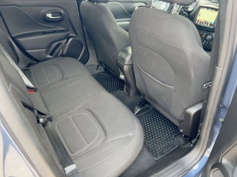 Used 2022 Jeep Renegade Latitude image 30