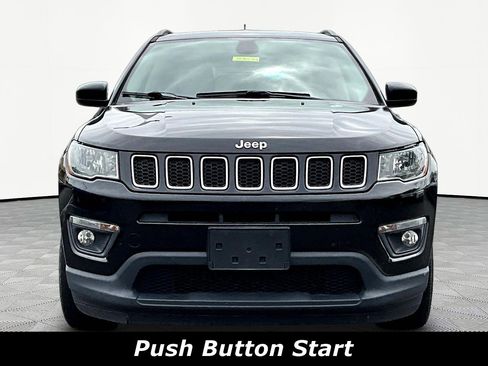 Used 2018 Jeep Compass Latitude w/ Popular Equipment Group FWD image 2