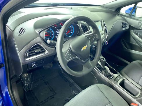 Used 2017 Chevrolet Cruze LT w/ RS Package image 22