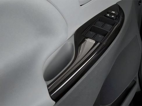 Used 2014 Toyota Sienna LE FWD image 12