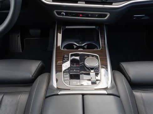 Used 2026 BMW X7 xDrive40i AWD/4WD image 27