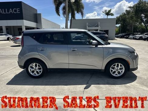 Used 2025 Kia Soul LX w/ LX Technology Package FWD image 5