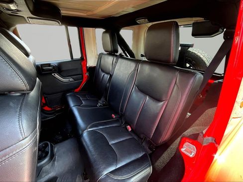 Used 2018 Jeep Wrangler Unlimited Sahara AWD/4WD image 21