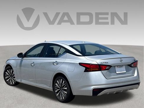 Used 2024 Nissan Altima 2.5 SV FWD image 25