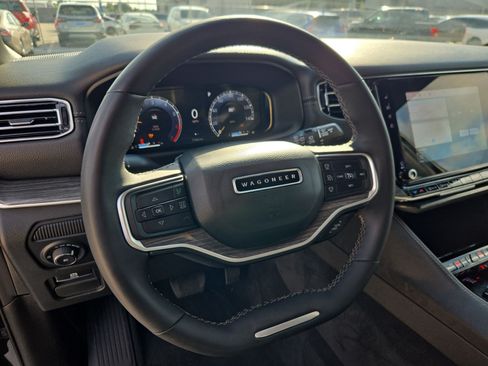 Used 2024 Jeep Wagoneer Series III AWD/4WD image 16