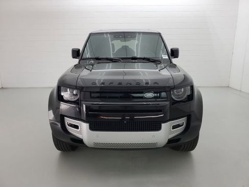 Used 2025 Land Rover Defender 110 S image 3