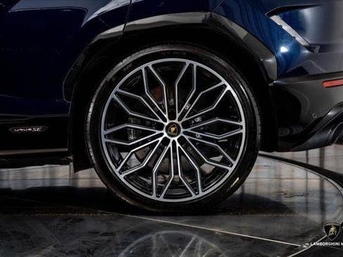 Used 2025 Lamborghini Urus SE AWD/4WD image 10