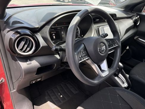 Used 2018 Nissan Kicks SV FWD image 12