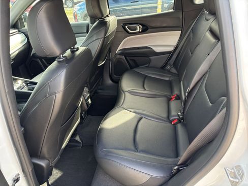 Used 2025 Jeep Compass Limited image 25