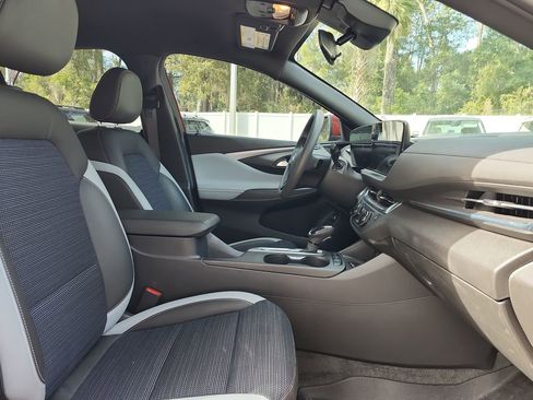 Used 2025 Buick Envista Preferred w/ Convenience II Package image 18