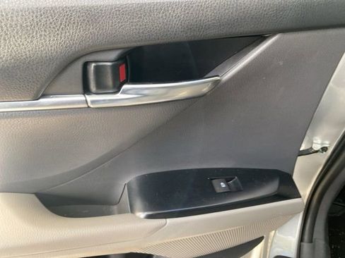 Used 2020 Toyota Camry SE image 20