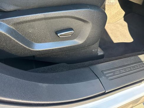 Used 2018 Ford Explorer XLT FWD image 28
