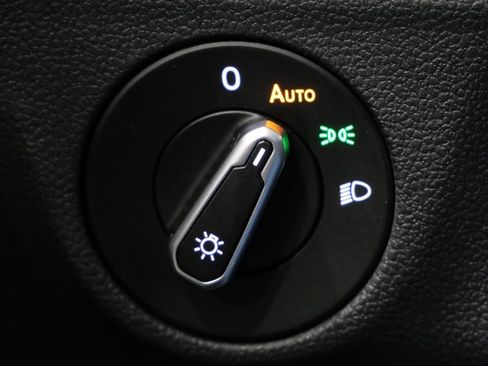 Used 2024 Volkswagen Jetta SE FWD image 13