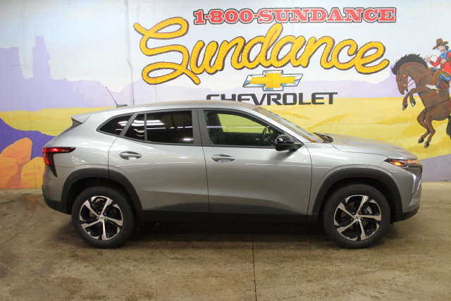 Used 2024 Chevrolet Trax RS w/ Driver Confidence Package FWD image 1