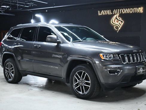 Used 2019 Jeep Grand Cherokee Laredo w/ 18" Wheel & 8.4" Radio Group image 1
