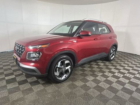 Used 2025 Hyundai Venue SEL FWD image 7