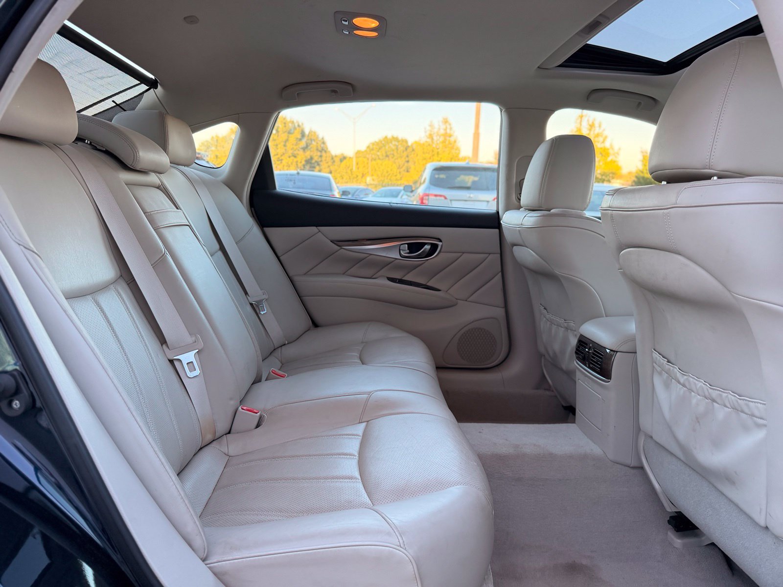 Used 2015 INFINITI Q70 L 3.7 w/ Deluxe Touring Package RWD image 23