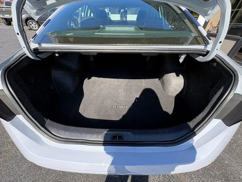 Used 2024 Nissan Altima 2.5 SR FWD image 16