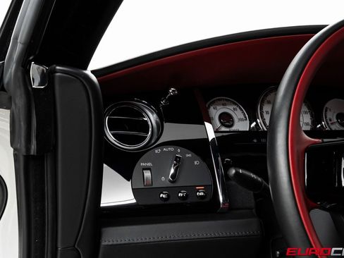 Used 2018 Rolls-Royce Wraith image 20